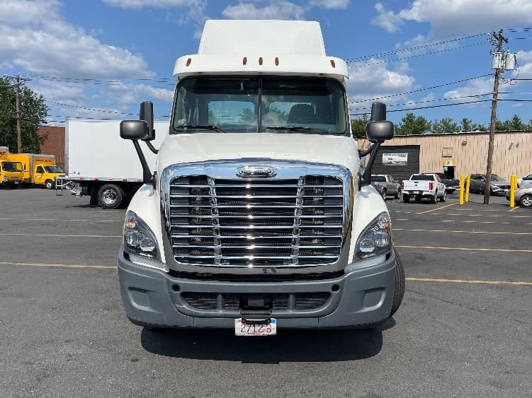 2018 Freightliner Cascadia — photo 2