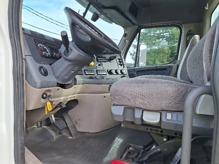 2018 Freightliner Cascadia — photo 10