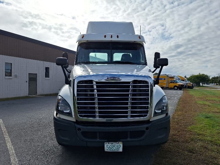 2018 Freightliner Cascadia — photo 2