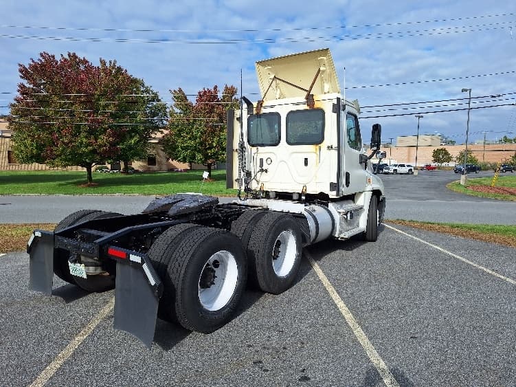 2018 Freightliner Cascadia — photo 7