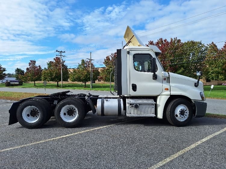 2018 Freightliner Cascadia — photo 8