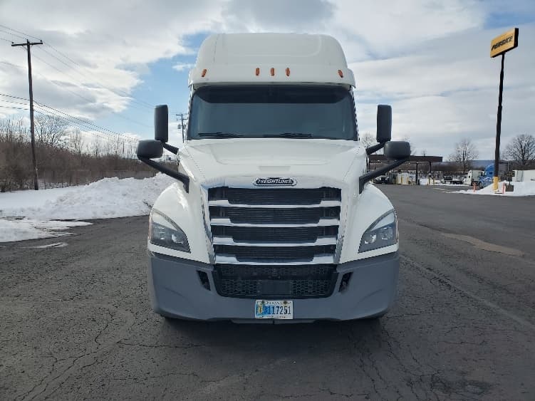 2020 Freightliner Cascadia — photo 2