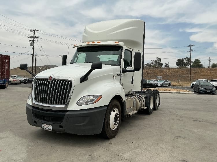 2020 International LT — photo 3