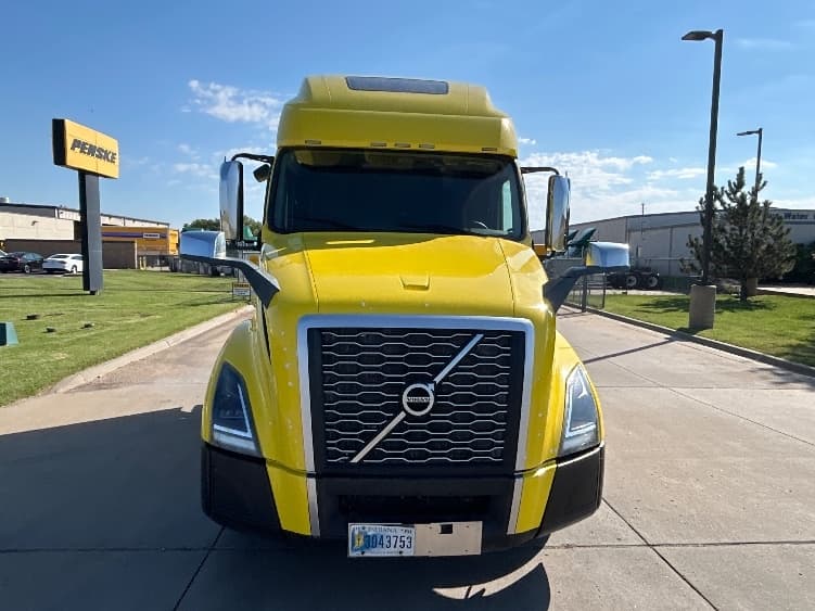 2021 Volvo VNL 760 — photo 2