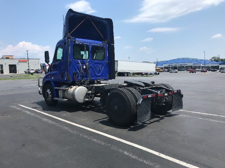2020 Freightliner Cascadia — photo 5