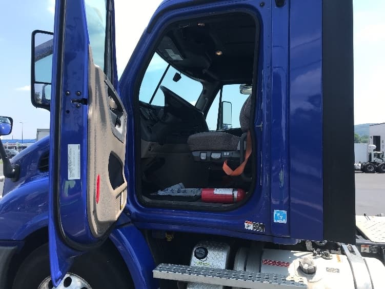 2020 Freightliner Cascadia — photo 9