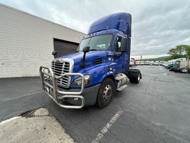 2020 Freightliner Cascadia — photo 3