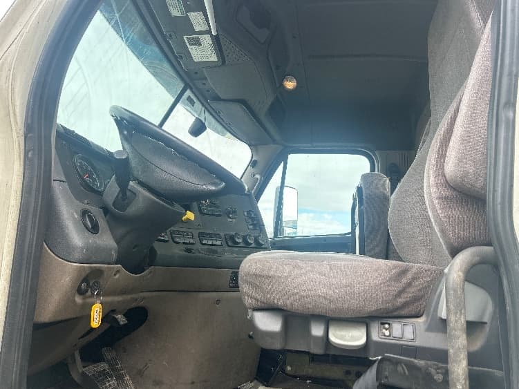 2018 Freightliner Cascadia — photo 10