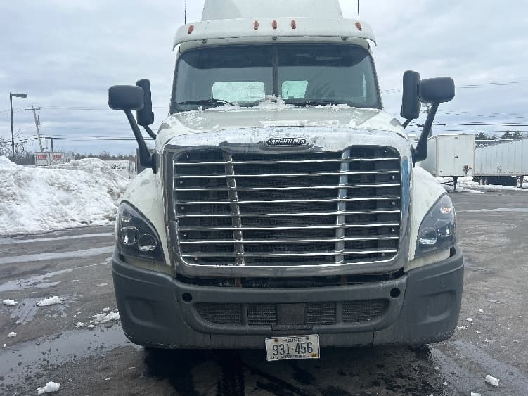 2018 Freightliner Cascadia — photo 2