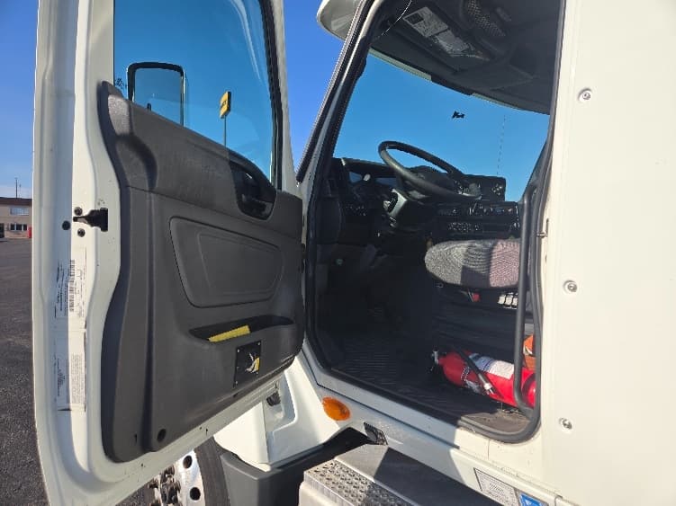 2020 International LT — photo 9