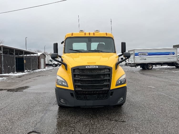 2020 Freightliner Cascadia — photo 2