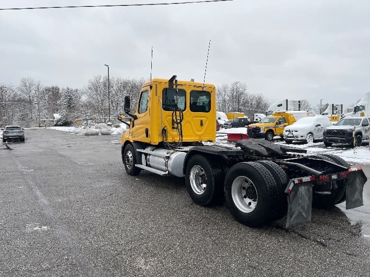 2020 Freightliner Cascadia — photo 5