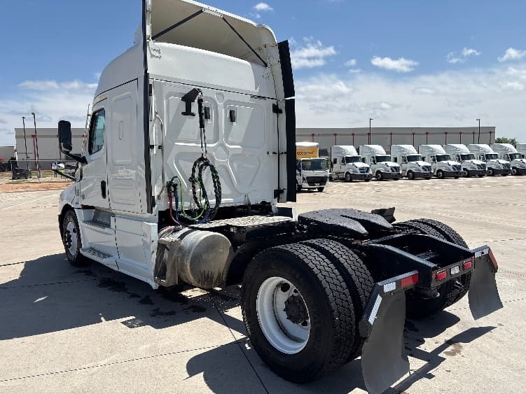 2020 Freightliner Cascadia — photo 5