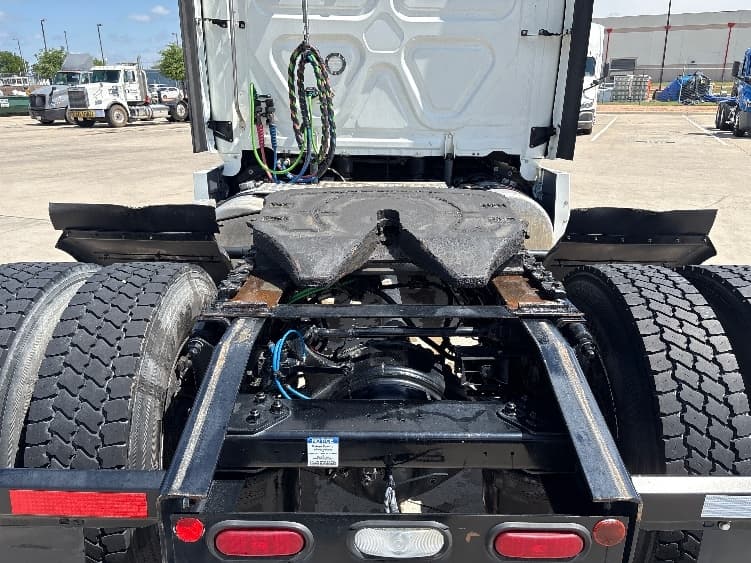 2020 Freightliner Cascadia — photo 6