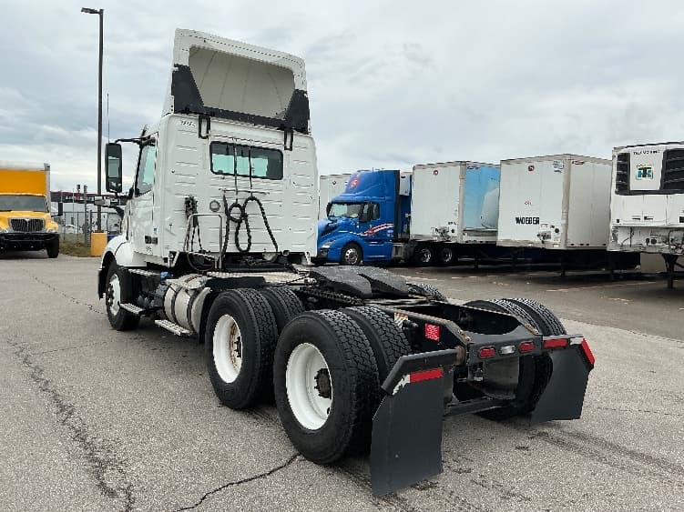 2019 Volvo VNL 300 — photo 5