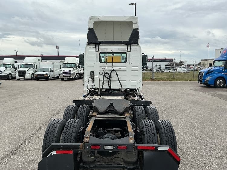 2019 Volvo VNL 300 — photo 6