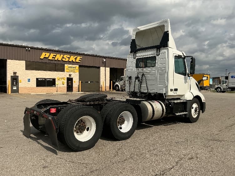 2019 Volvo VNL 300 — photo 7