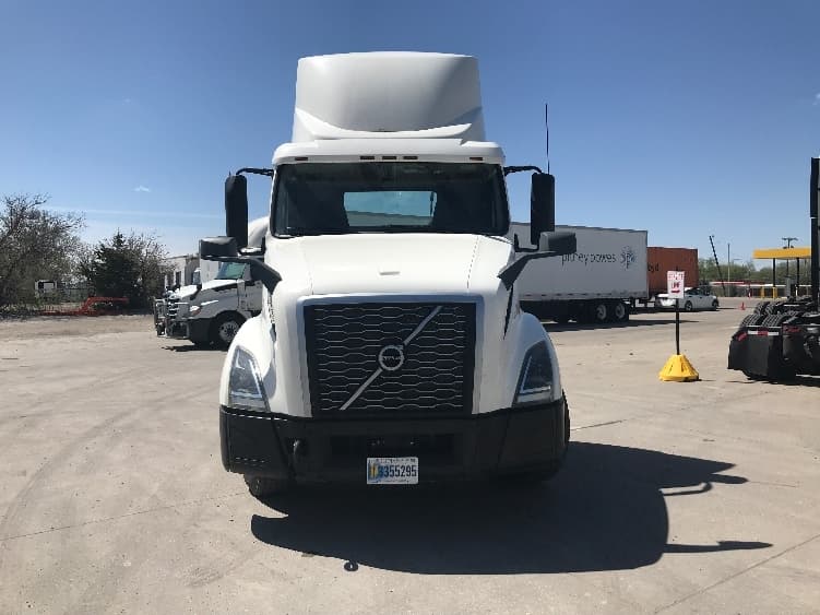 2019 Volvo VNL 300 — photo 2