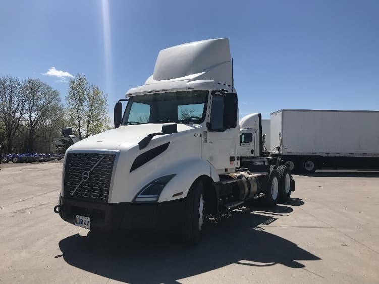 2019 Volvo VNL 300 — photo 3
