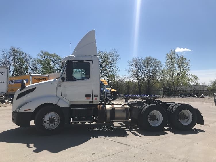 2019 Volvo VNL 300 — photo 4