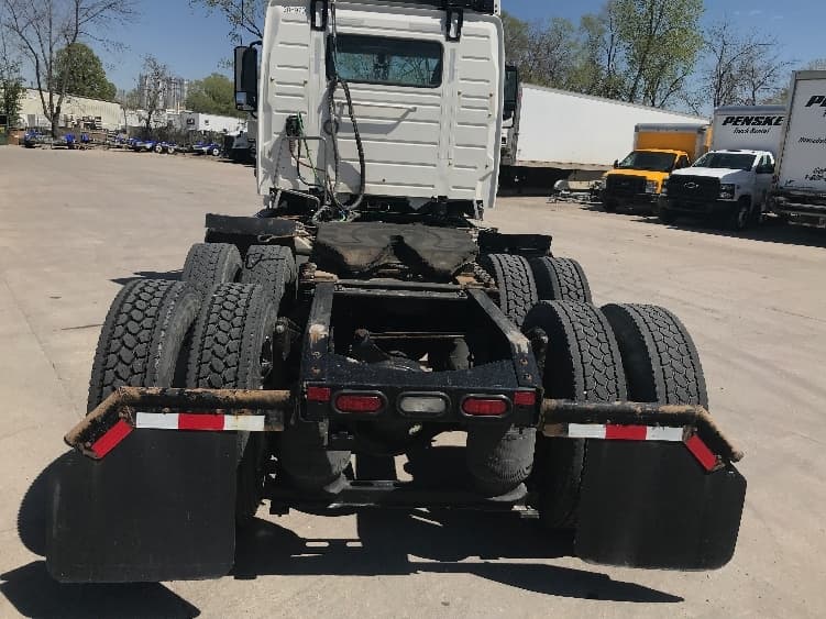 2019 Volvo VNL 300 — photo 6