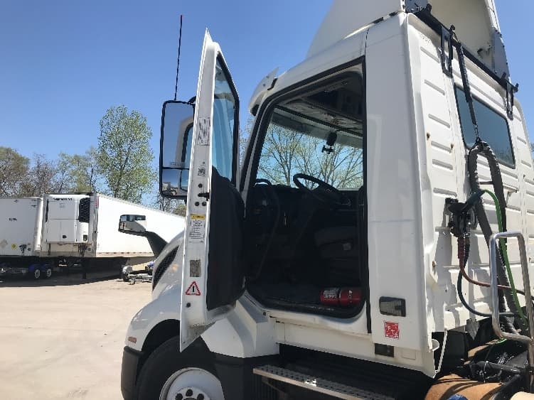 2019 Volvo VNL 300 — photo 9