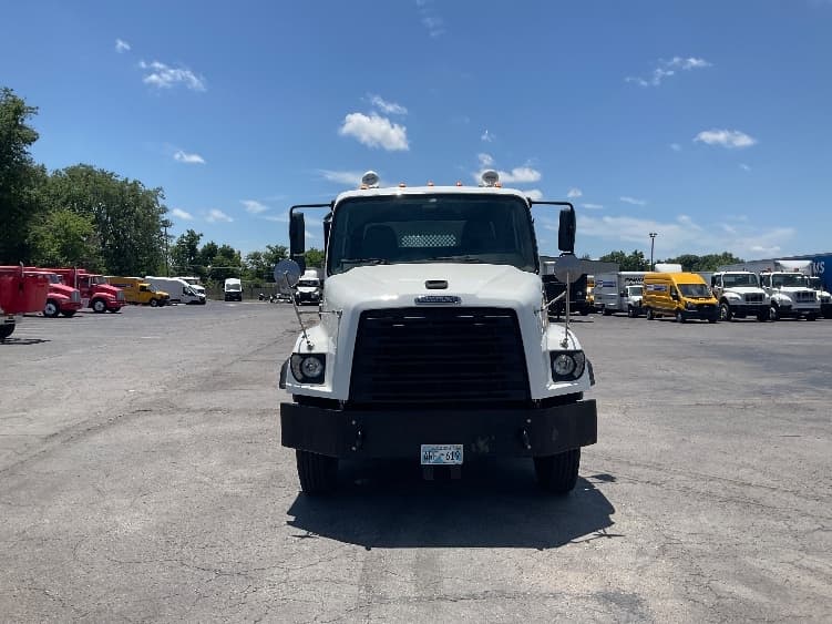 2020 Freightliner 114SD — photo 2