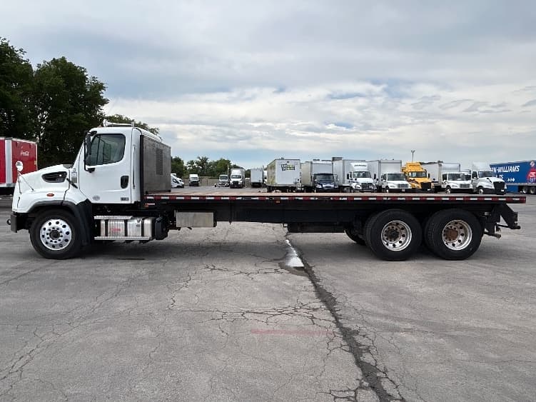 2020 Freightliner 114SD — photo 4