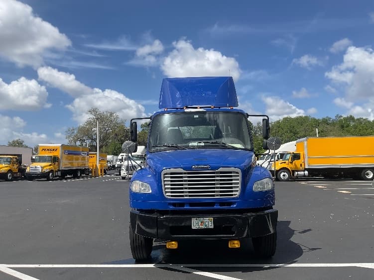 2020 Freightliner M2 106 — photo 2