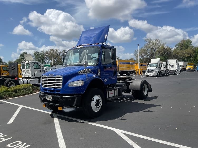 2020 Freightliner M2 106 — photo 3