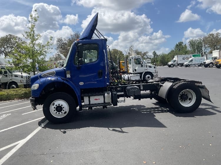 2020 Freightliner M2 106 — photo 4