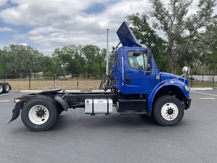 2020 Freightliner M2 106 — photo 8