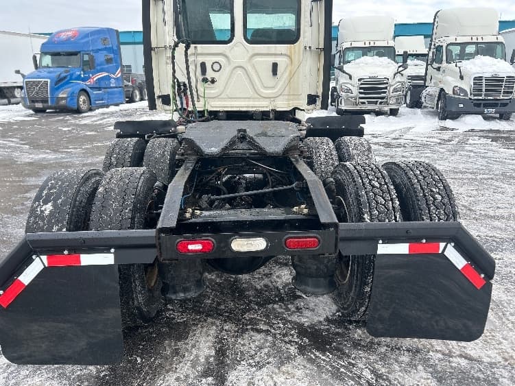 2020 Freightliner Cascadia — photo 6