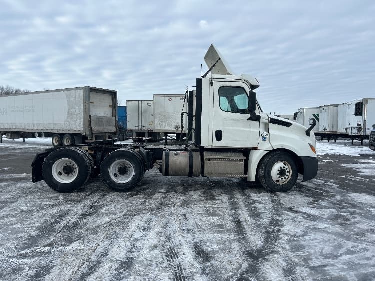 2020 Freightliner Cascadia — photo 8