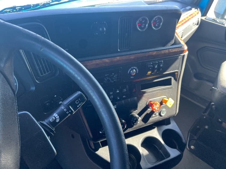 2020 International LT — photo 10