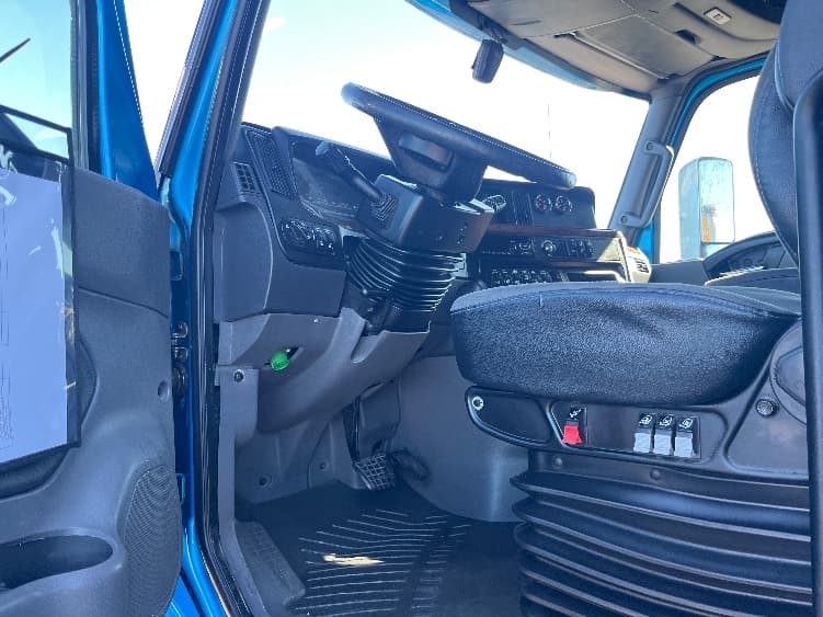 2020 International LT — photo 9