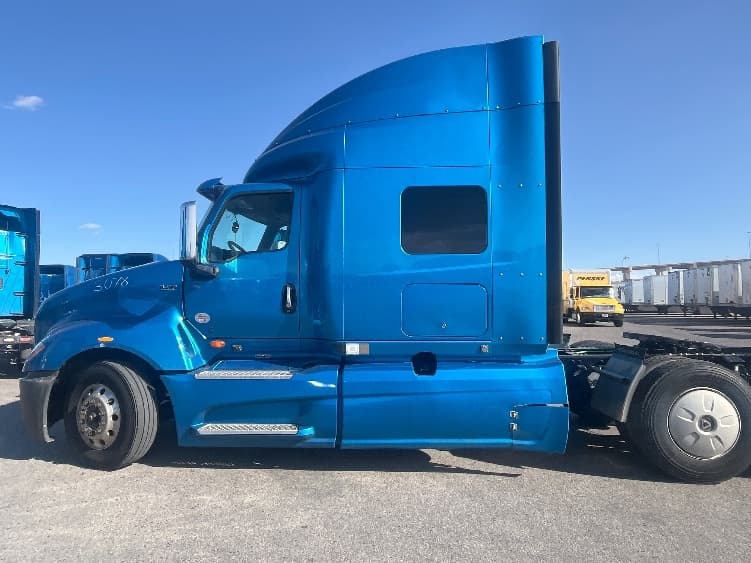 2020 International LT — photo 4