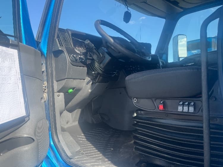 2020 International LT — photo 9