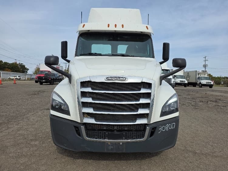 2020 Freightliner Cascadia — photo 2