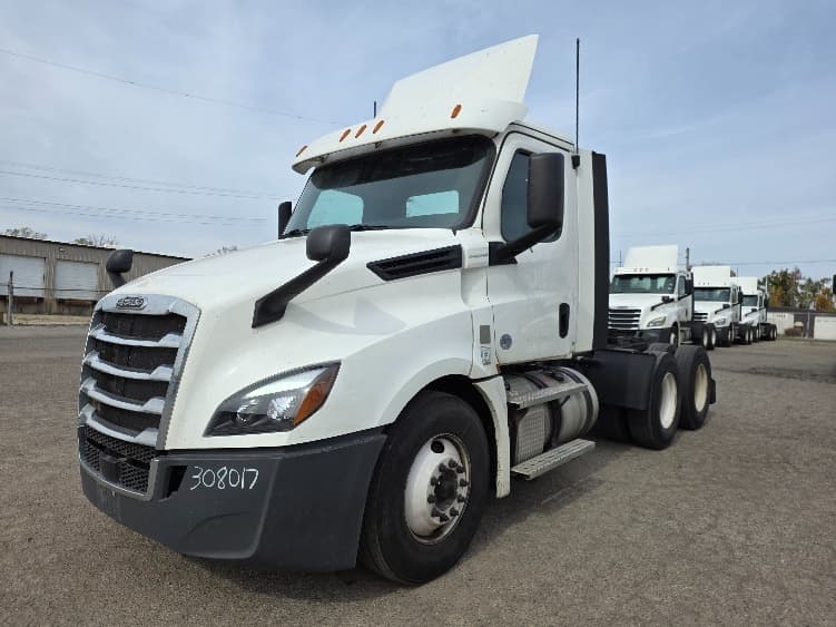 2020 Freightliner Cascadia — photo 3