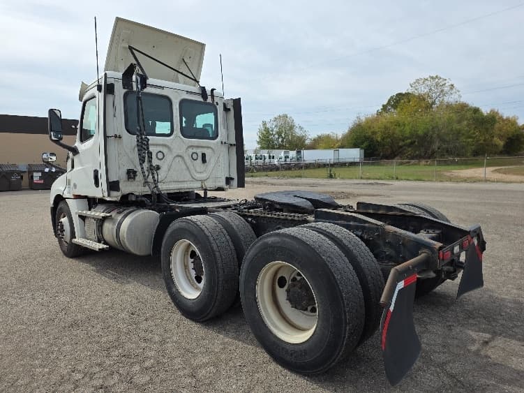 2020 Freightliner Cascadia — photo 5