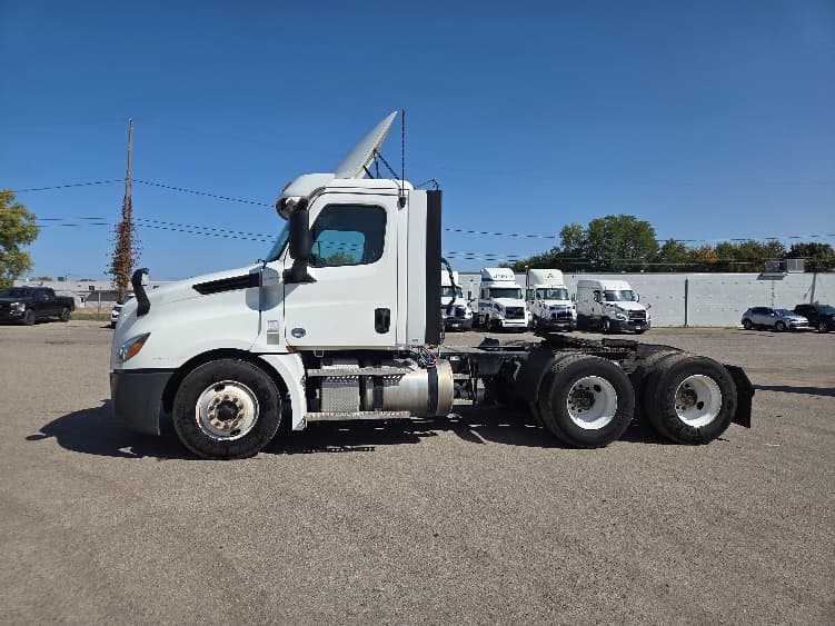 2020 Freightliner Cascadia — photo 4