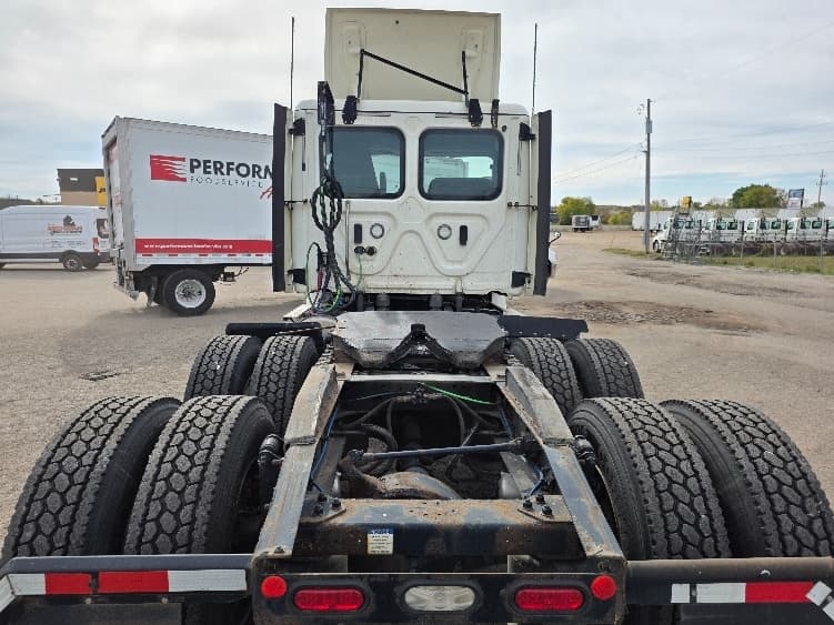 2020 Freightliner Cascadia — photo 6