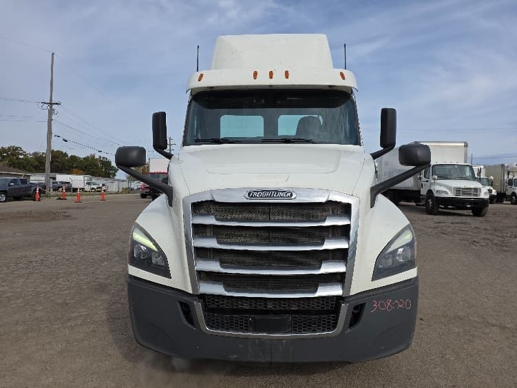 2020 Freightliner Cascadia — photo 2
