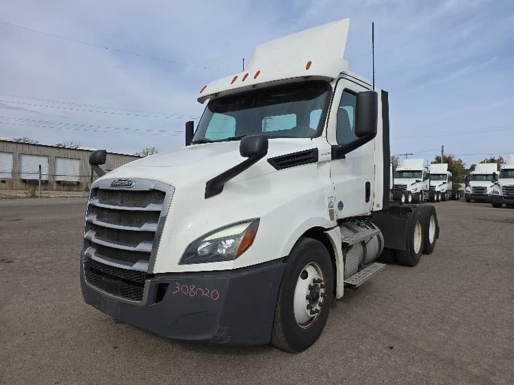 2020 Freightliner Cascadia — photo 3