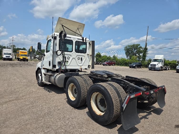 2020 Freightliner Cascadia — photo 5