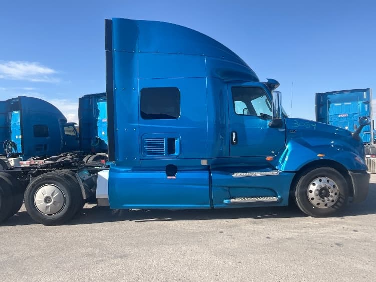 2020 International LT — photo 8
