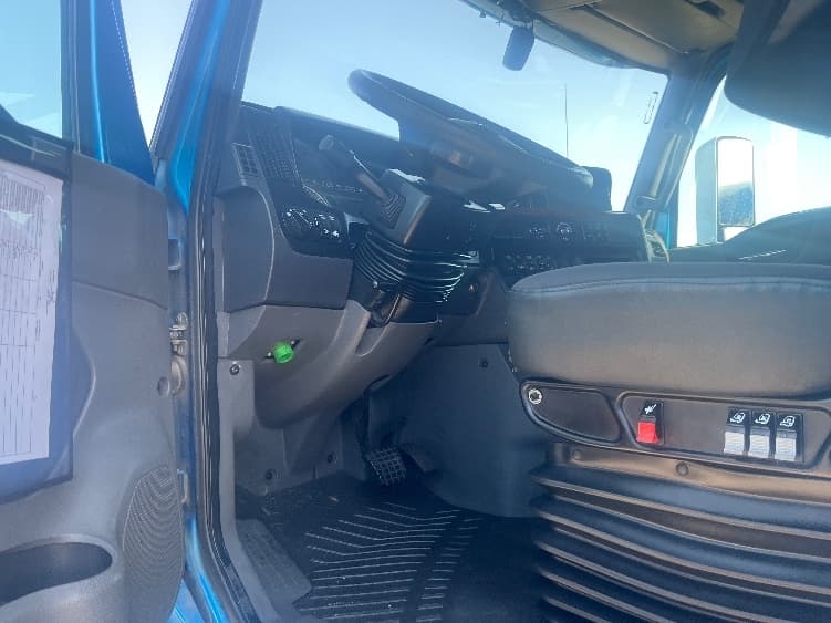 2020 International LT — photo 9