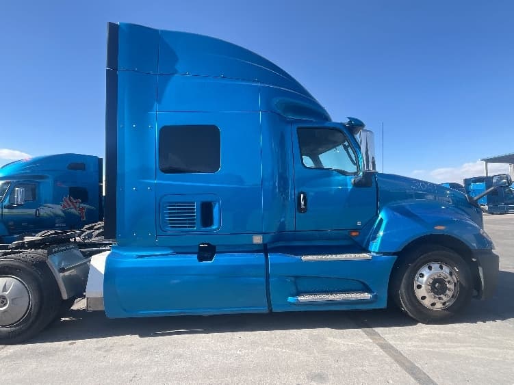 2020 International LT — photo 8