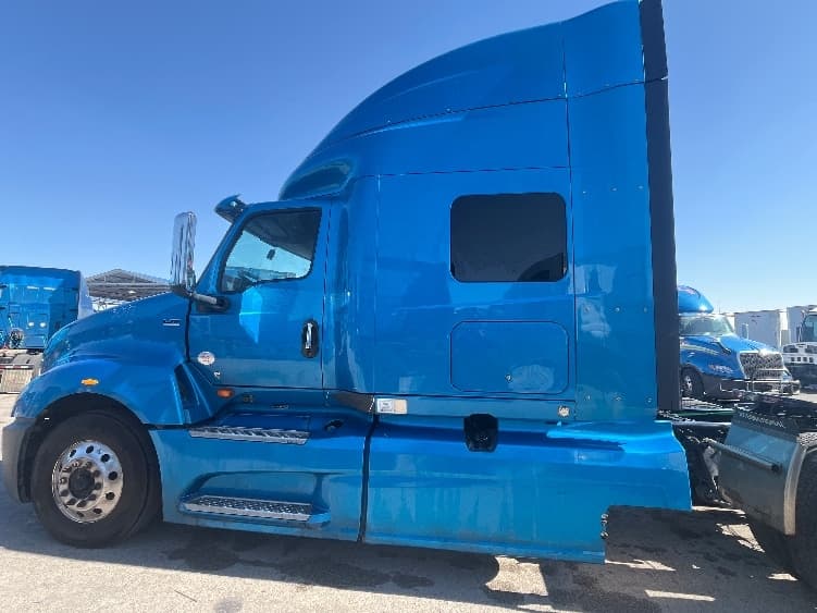 2020 International LT — photo 4